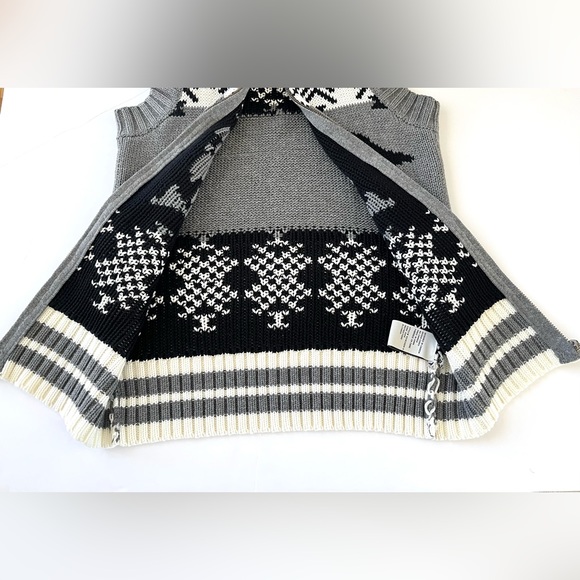 Kersh Sweater Vest. Size: S  Color: White/Gray - Picture 5 of 8